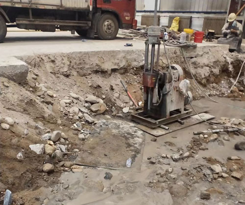 鸡泽公路下沉压浆